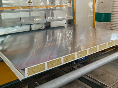 岩棉夹芯板在厂房建设中如何提升隔热性能？